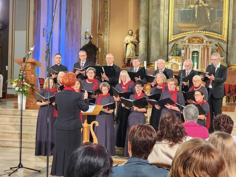 БОЖИЋНИ КОНЦЕРТ КАМЕРНОГ ХОРА „CANTILENA“