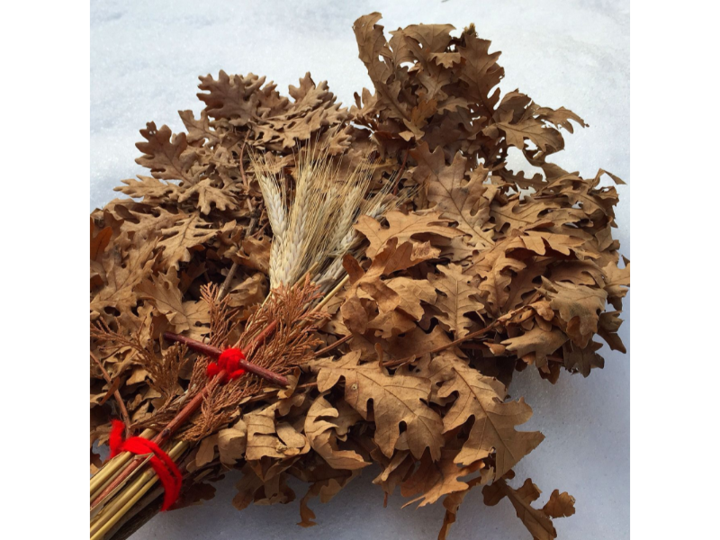 Обележавање Бадњег дана освештавањем и паљењем бадњака